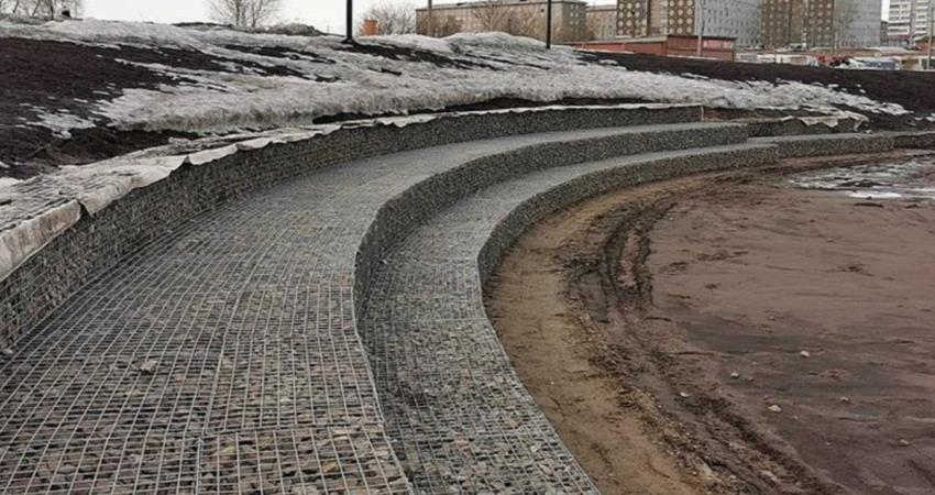 В Красноярске строят амфитеатр из габионов